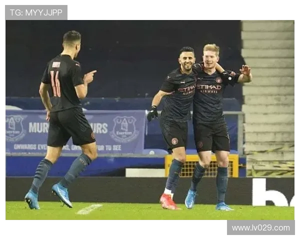 曼城埃弗顿上半场战成0比0 奥布赖恩险些乌龙 贝托错失两次绝佳机会 曼城埃弗顿上半场战成0比0 奥布赖恩险些乌龙 贝托错失两次绝佳机会