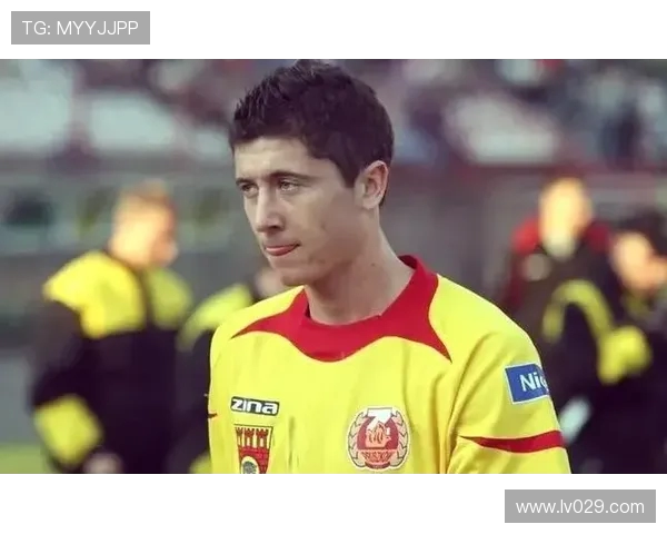 莱万:球队表现仍需提升 大腿受撞击但无大碍 莱万:球队表现仍需提升 大腿受撞击但无大碍