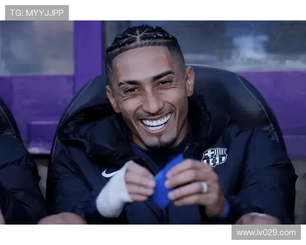 弗里克与拉菲尼亚赛后发声鼓舞球队共同面对国家德比失利情绪